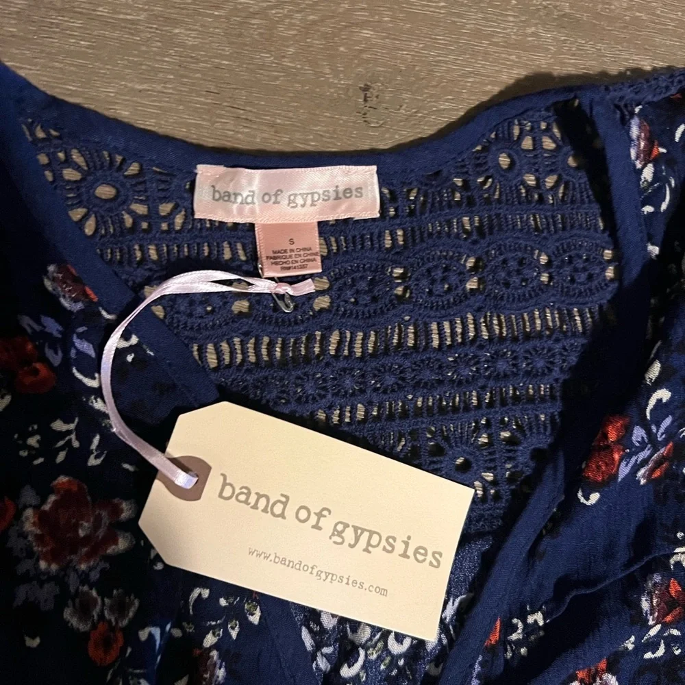 Band of Gypsies Blue Floral Faux Wrap Elastic Waist Mini Dress Size Small - Picture 4 of 5